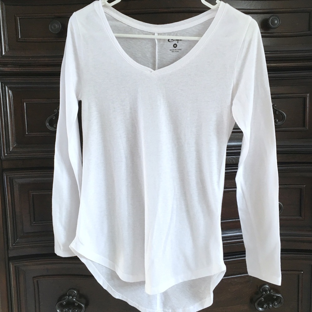 Slightly sheer cotton, V-neck top